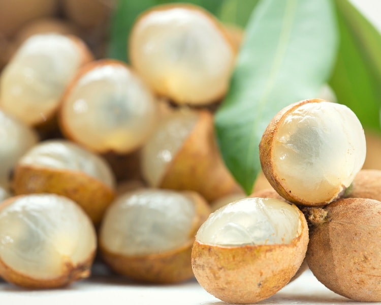 Peeled longan fruits