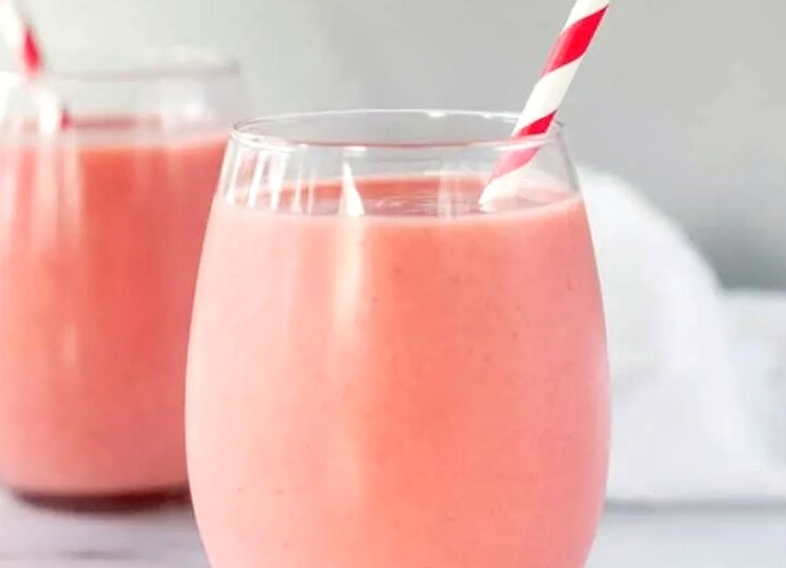 Strawberry pineapple smoothie with almond milk