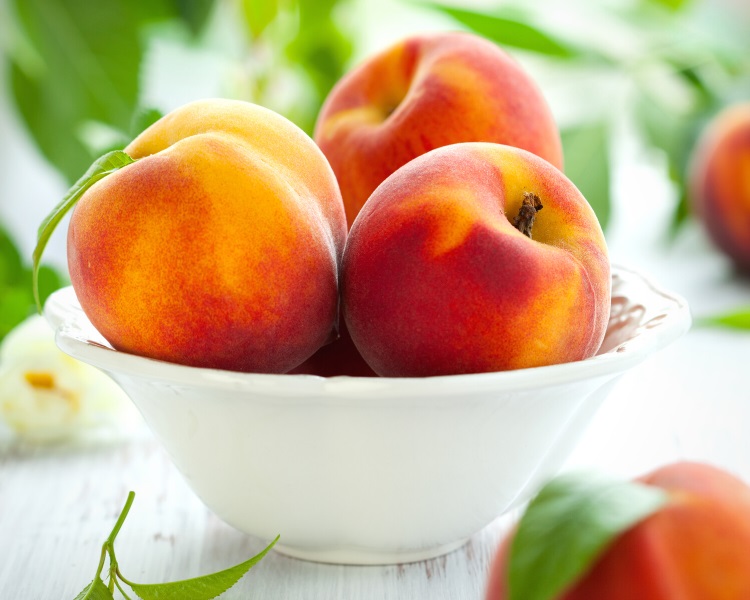 Peaches in bowl