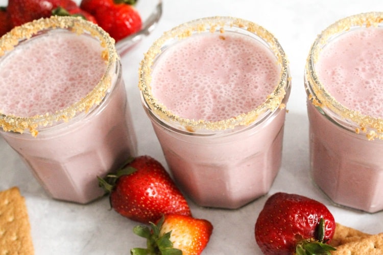 Strawberry cottage cheese smoothie
