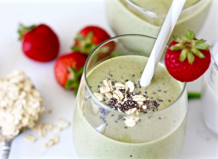 Strawberry oatmeal walnuts breakfast smoothie