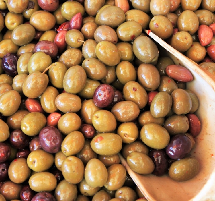 12 types of olives and their characteristics