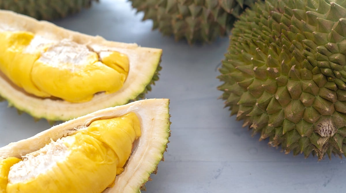 How to cut and eat durian