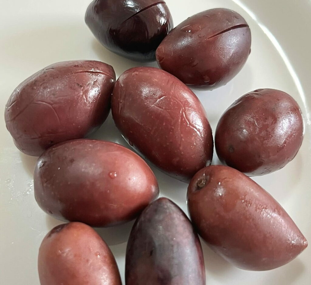 What Are Kalamata Olives? (Origins, Taste, Nutrition and Benefits)