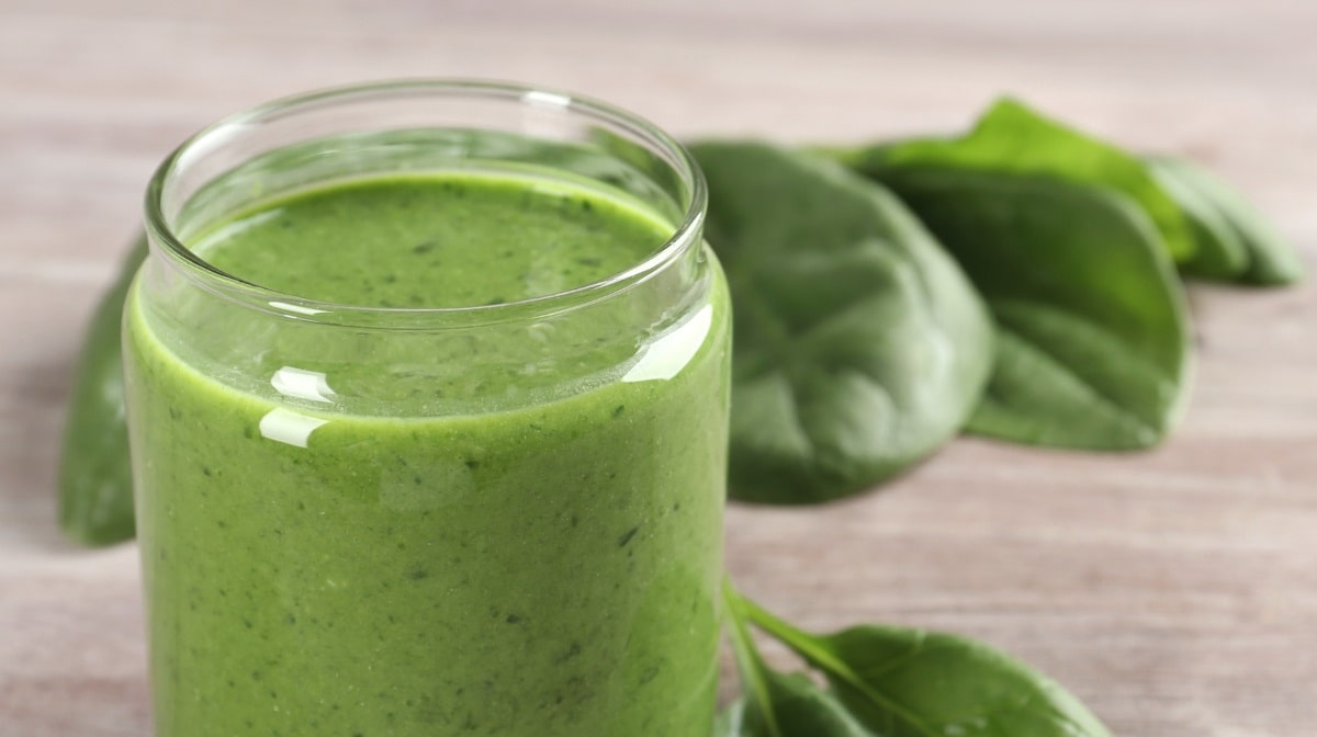 Kale and spinach smoothie recipe with avocado