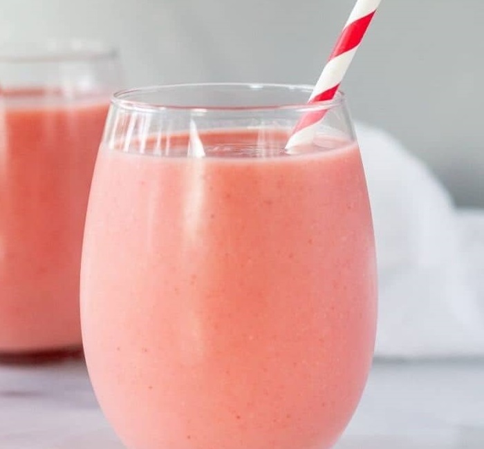 Strawberry pineapple smoothie with almond milk