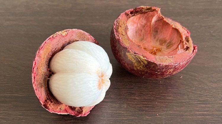 How to cut and eat a mangosteen