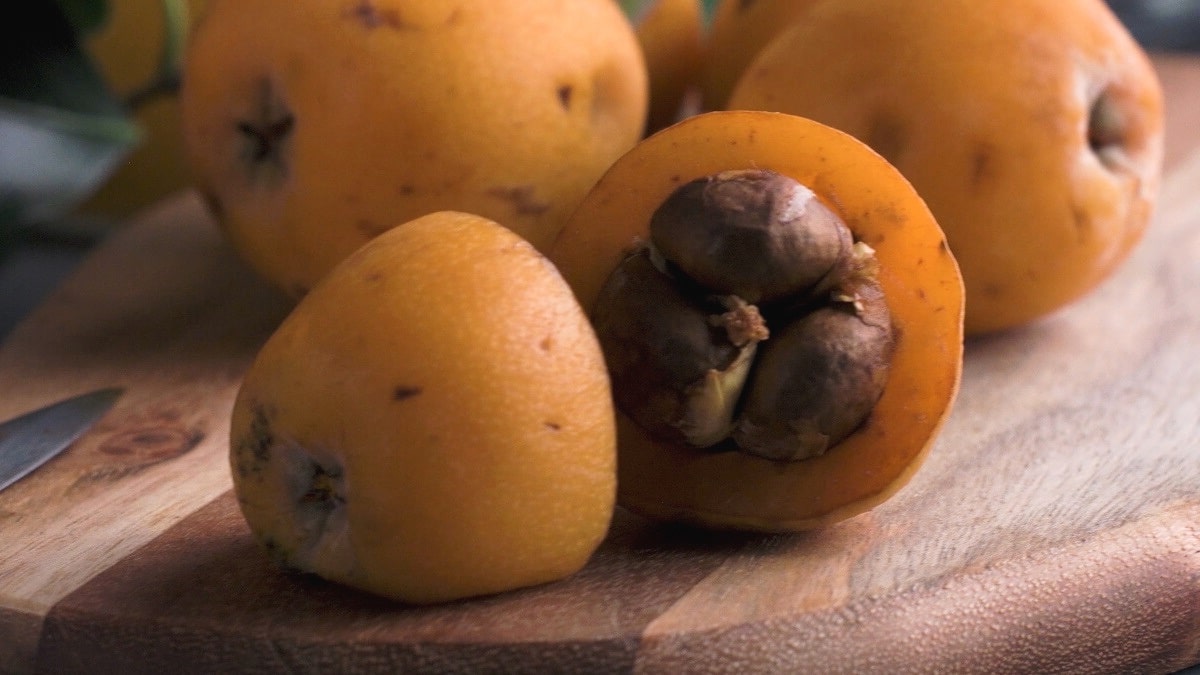 How to eat loquats