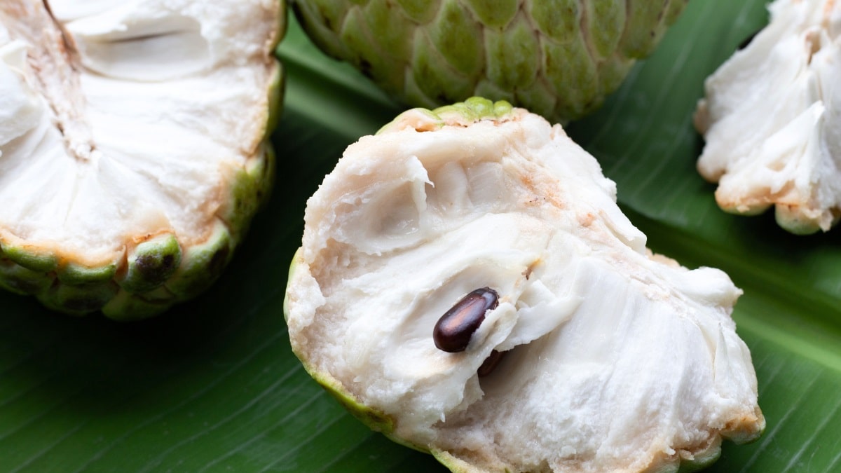 How to cut and eat a cherimoya fruit