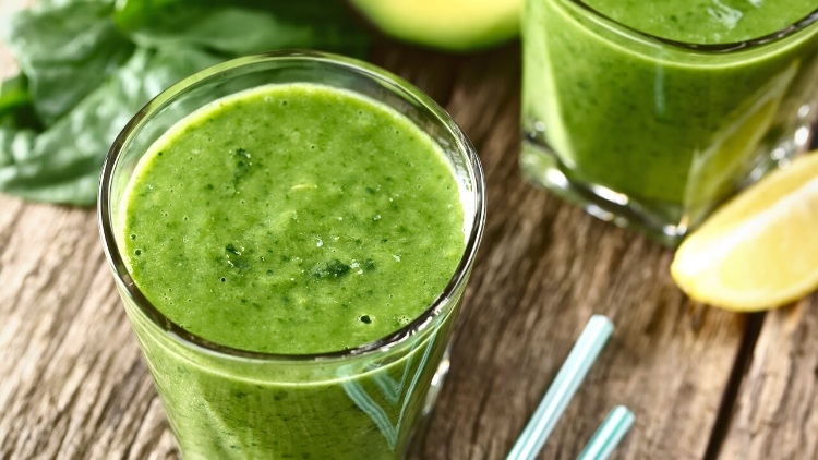 Parsley and cucumber detox smoothie